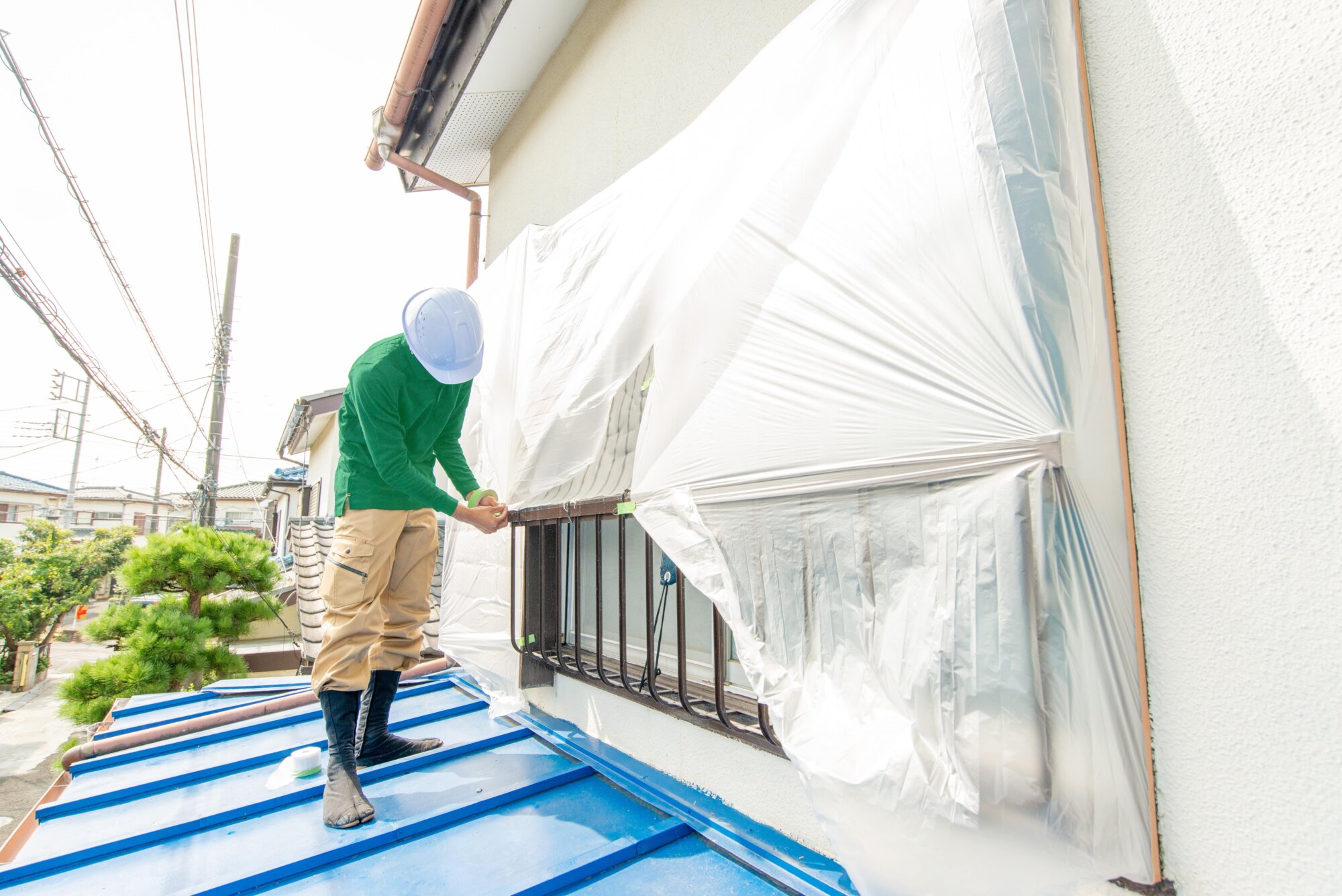 足場に立つ作業員